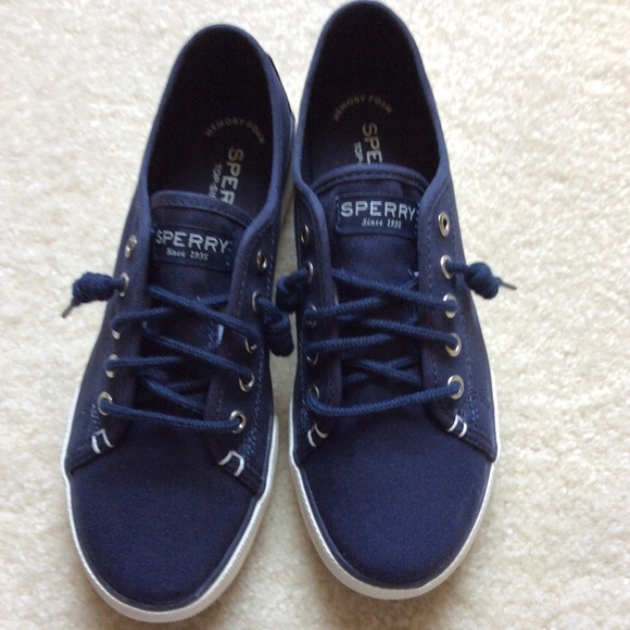 Sperry Other - ❤️HP❤️ Girls Sperry Topsiders Size 4